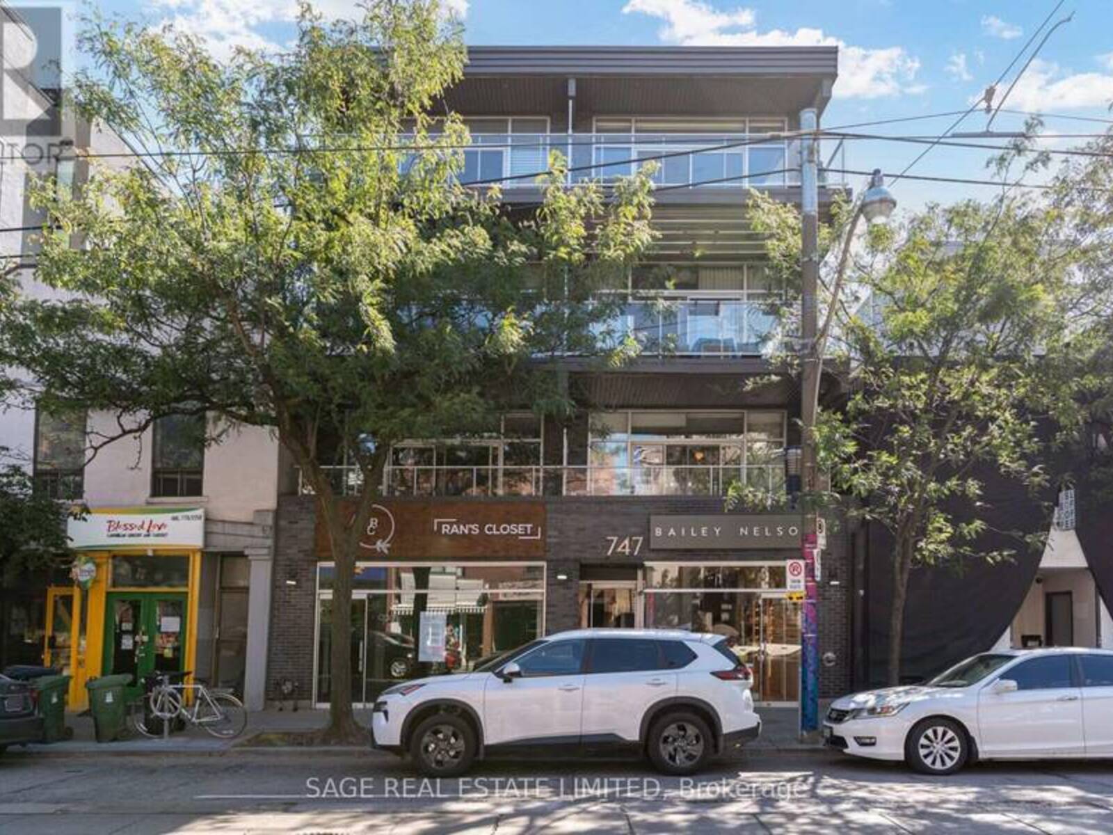 204 - 747 QUEEN STREET E, Toronto, Ontario M4M 1H3