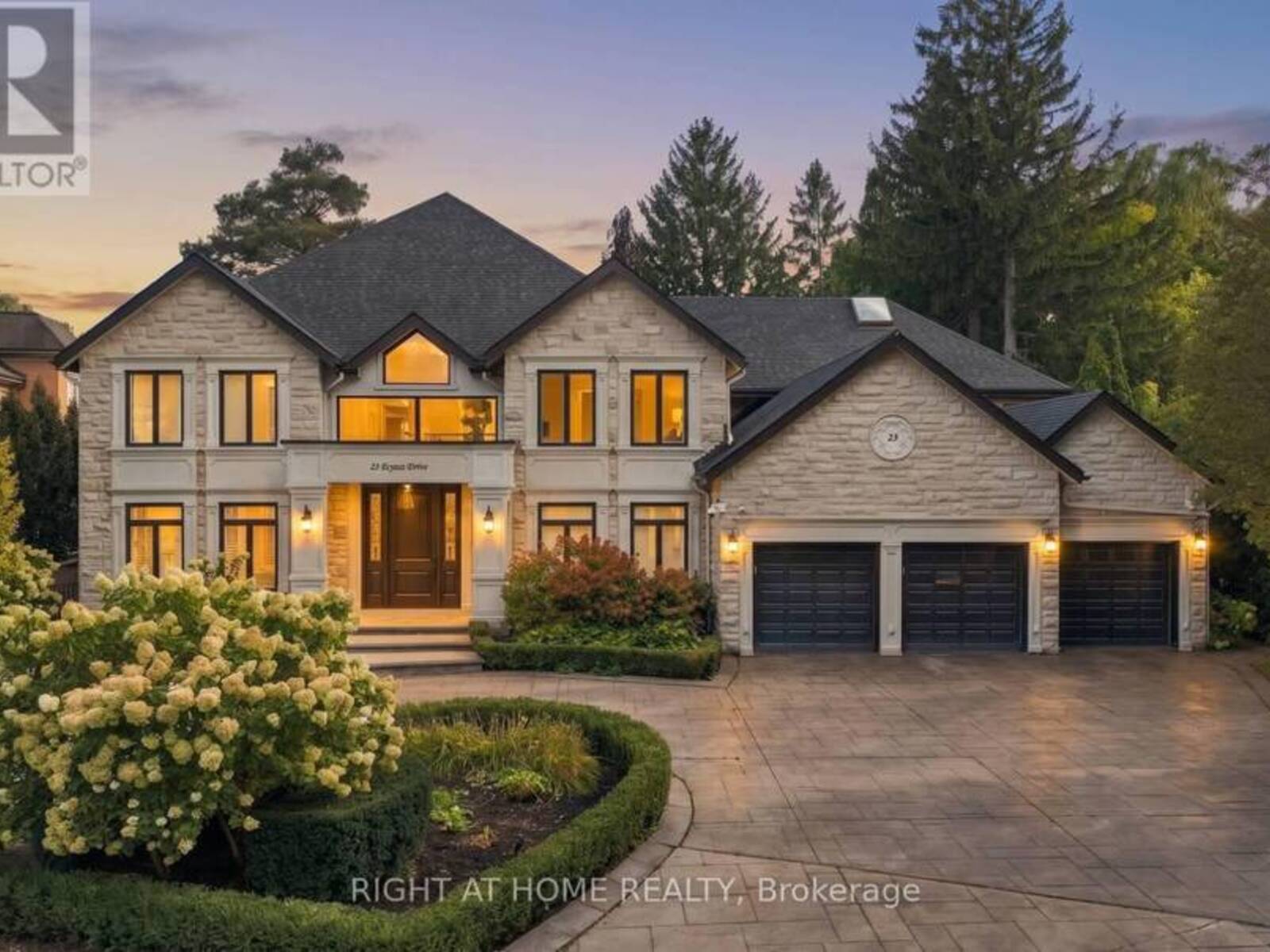 23 BRYSON DRIVE, Richmond Hill, Ontario L4C 6E2