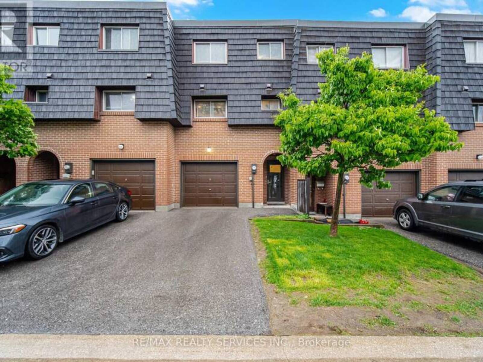 154 DARRAS COURT, Brampton, Ontario L6T 1W7