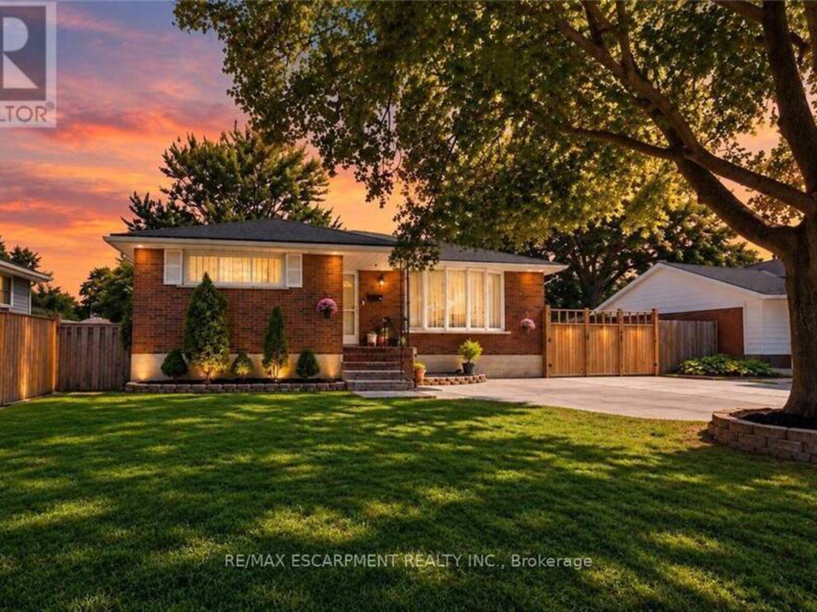 33 BELLINGHAM DRIVE, Hamilton, Ontario L8V 3R3