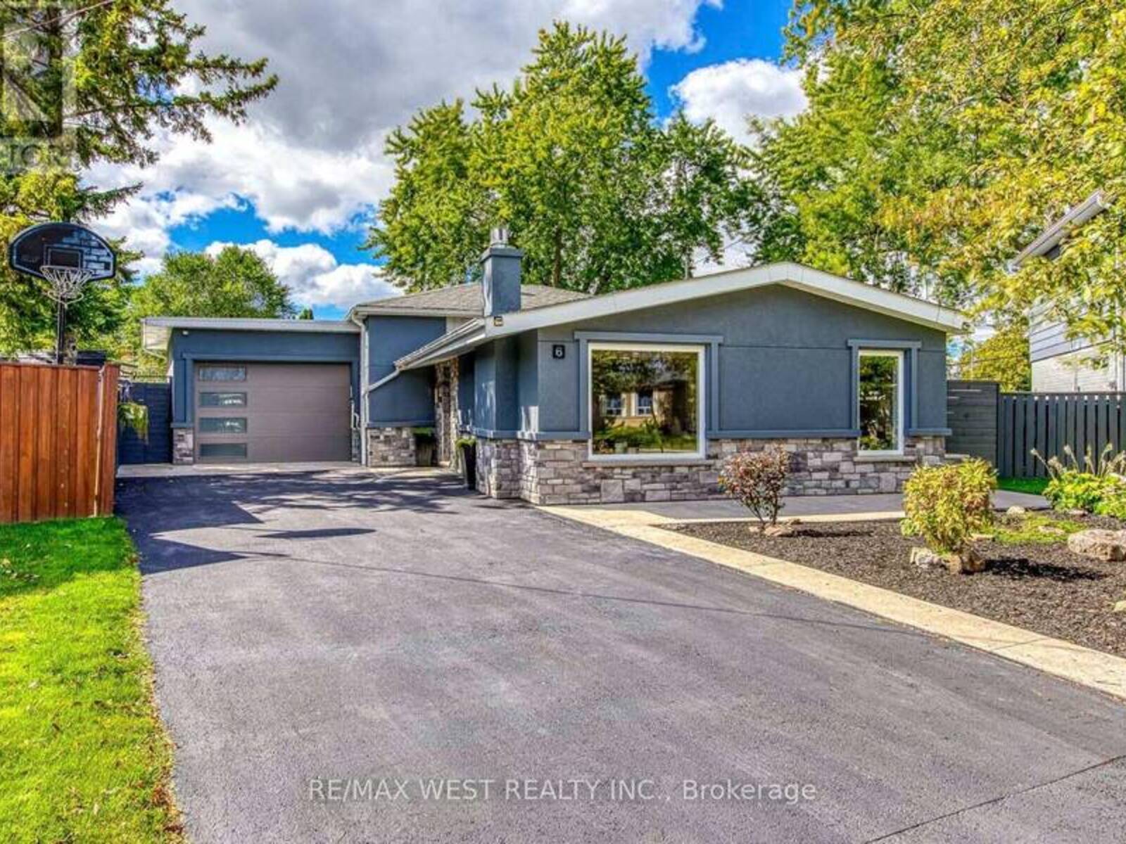 6 MILLVIEW COURT, Toronto, Ontario M9W 3K7