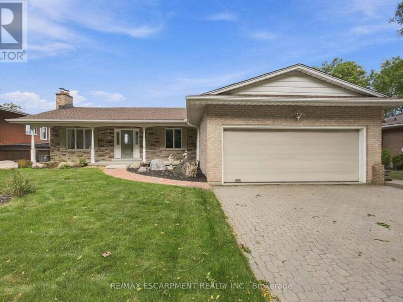 26 LESLIE DRIVE, Hamilton, Ontario L8G 2R1