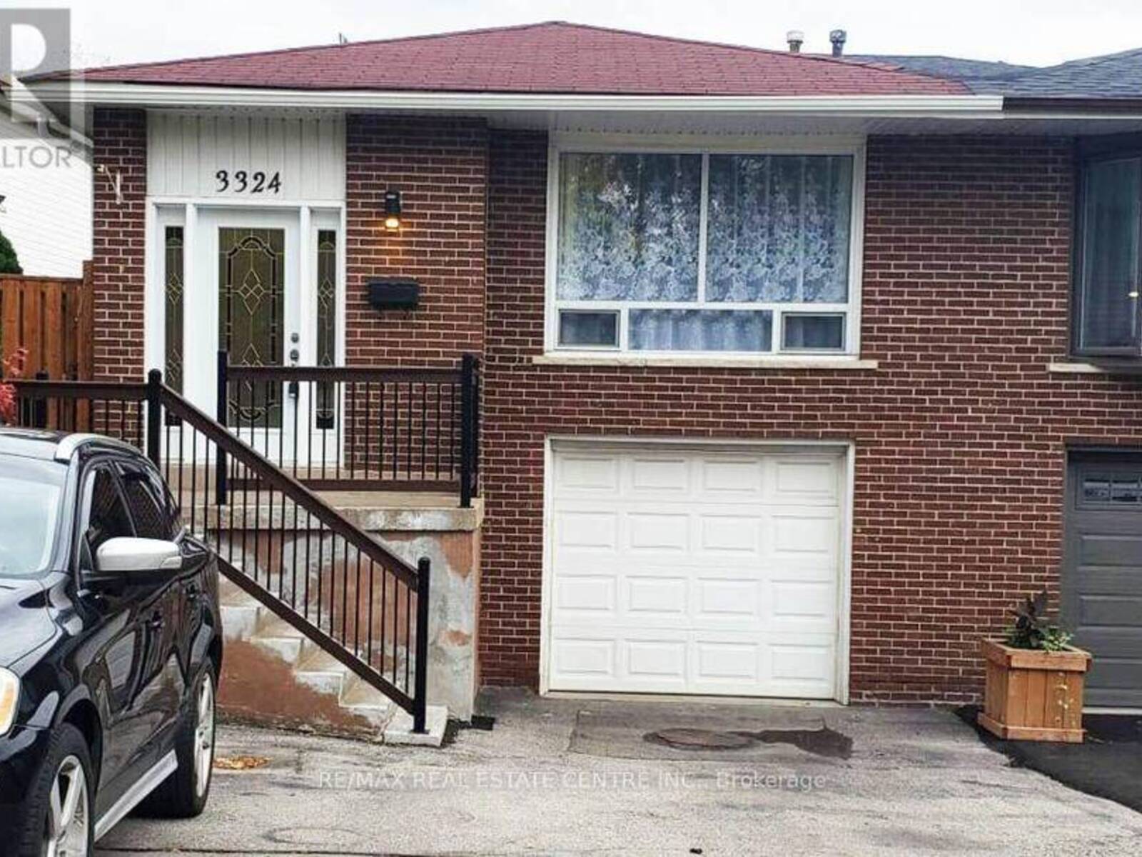 3324 STRABANE DRIVE, Mississauga, Ontario L5C 1W7