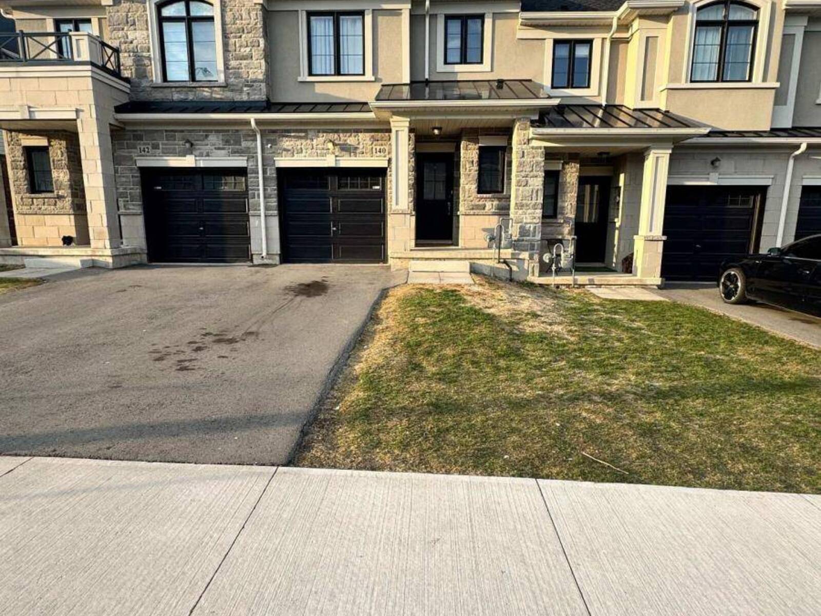140 AQUASANTA CRESCENT, Hamilton, Ontario L9B 0J8