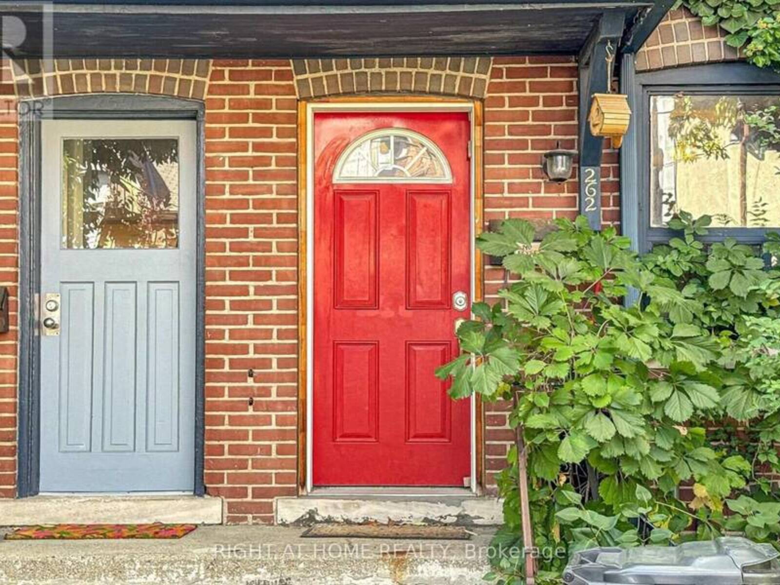 262 LIPPINCOTT STREET, Toronto, Ontario M5S 2P5