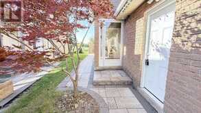 30 ASCOT CRESCENT | Markham Ontario | Slide Image Four