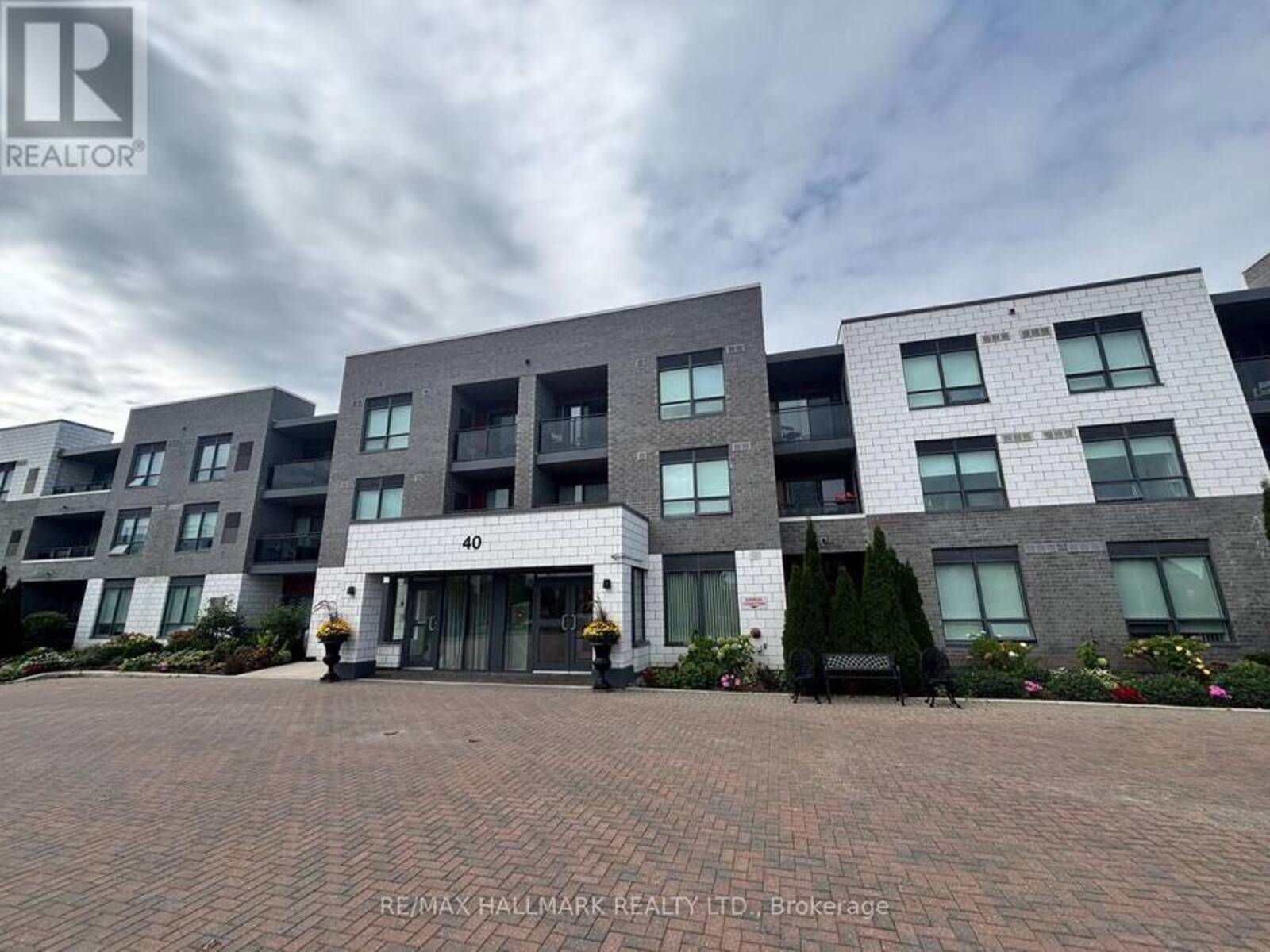 216 - 40 VIA ROSEDALE AVENUE, Brampton, Ontario L6R 4A4