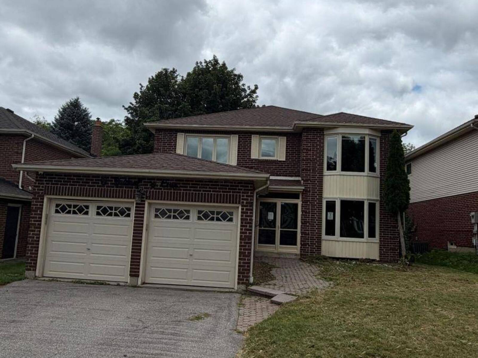 8 BUTTERFIELD CRESCENT, Whitby, Ontario L1R 1J2