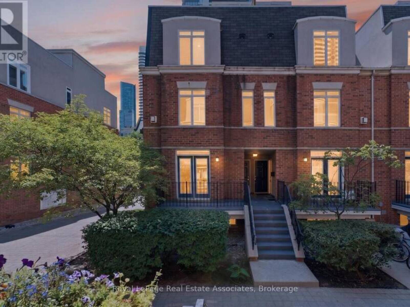 206 - 415 JARVIS STREET, Toronto, Ontario M4Y 3C1