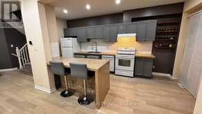 231 DENISE CIRCLE | Newmarket Ontario | Slide Image Two