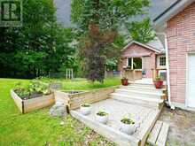 26 BEDFORD ROAD | Georgina Ontario | Slide Image Three