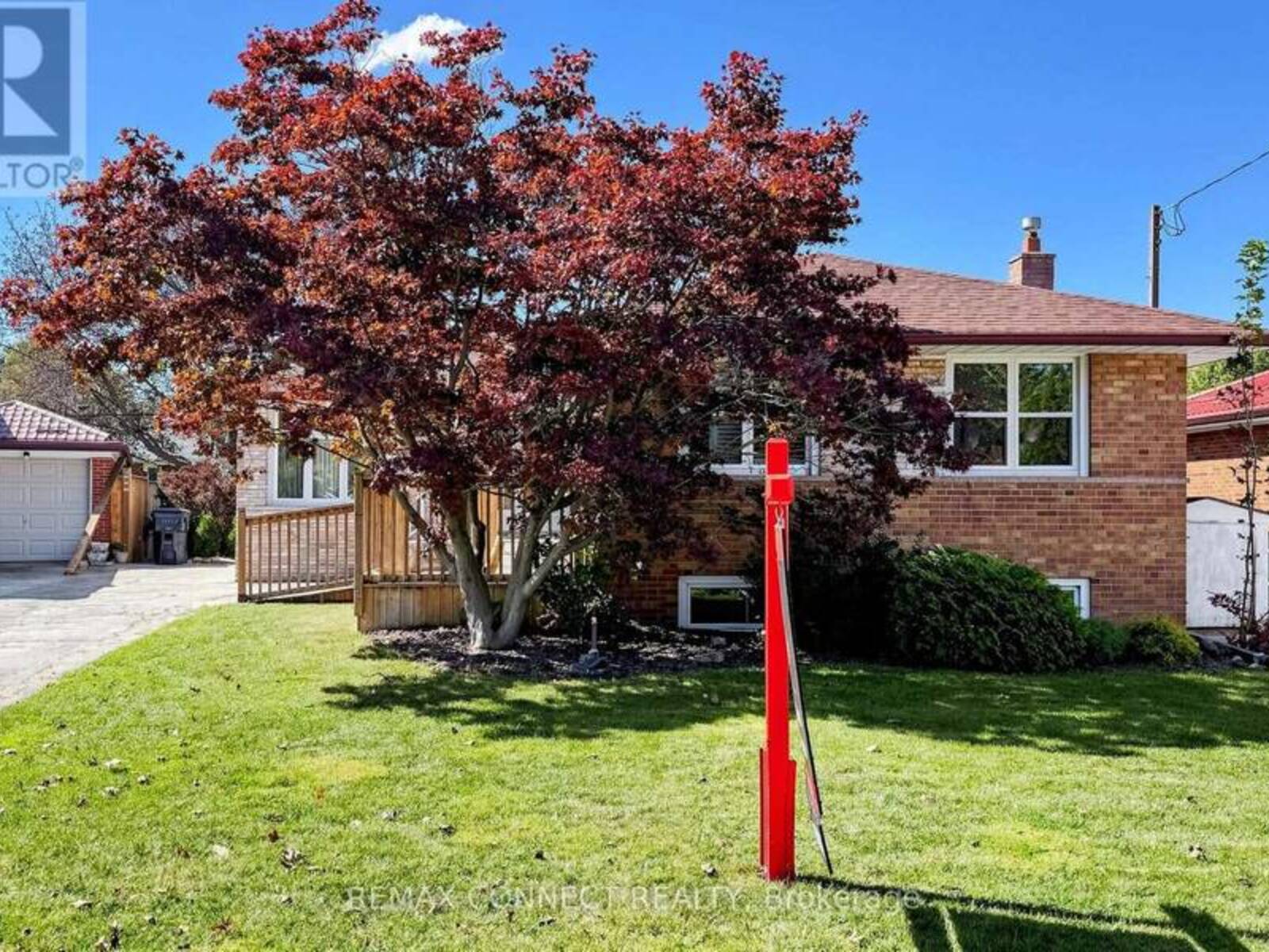 15 GRASSINGTON CRESCENT, Toronto, Ontario M1G 1X4