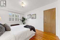 15 GRASSINGTON CRESCENT | Toronto Ontario | Slide Image Thirteen