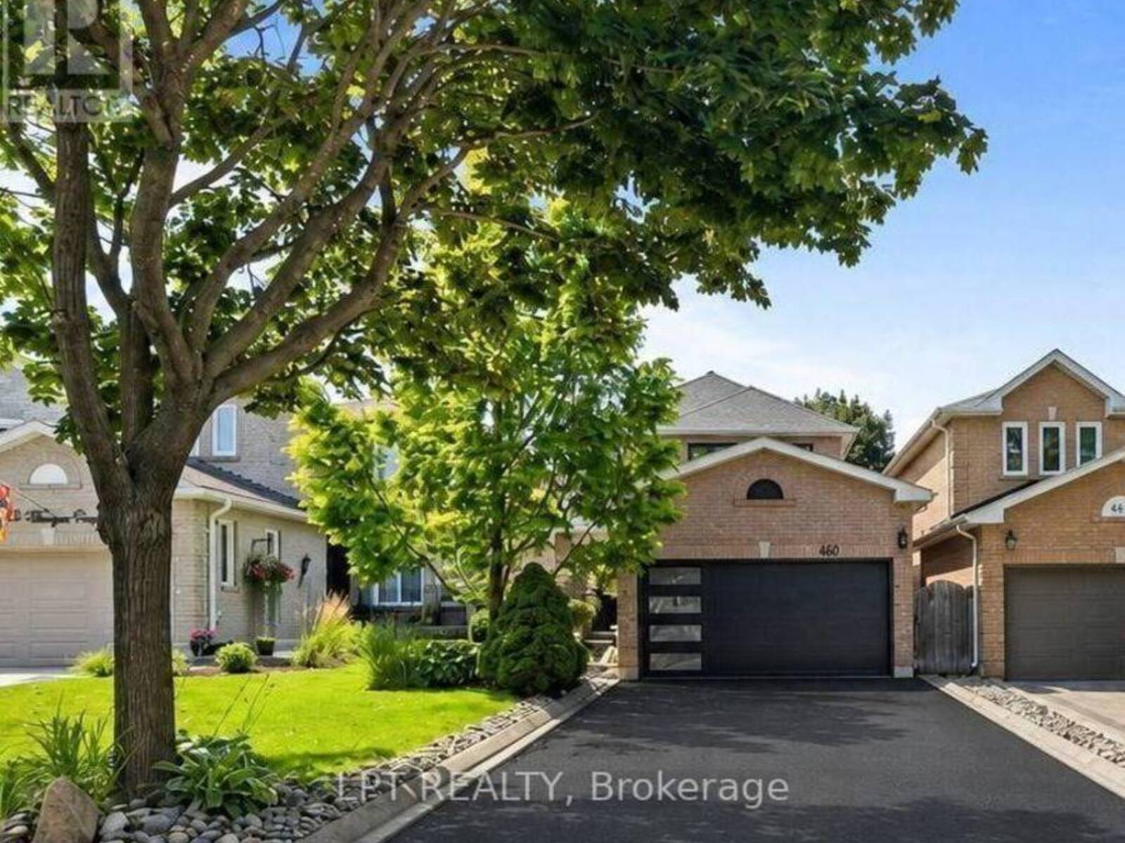 416 FLANAGAN COURT, Newmarket, Ontario L3X 2E9