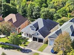 4 BRANTHAVEN COURT Whitby Ontario, L1M 0B2