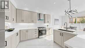 7 PHILIPS LAKE COURT | Richmond Hill Ontario | Slide Image Eleven