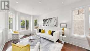 7 PHILIPS LAKE COURT | Richmond Hill Ontario | Slide Image Three