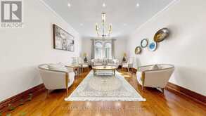 38 BRIDGEWATER DRIVE | Richmond Hill Ontario | Slide Image Eight