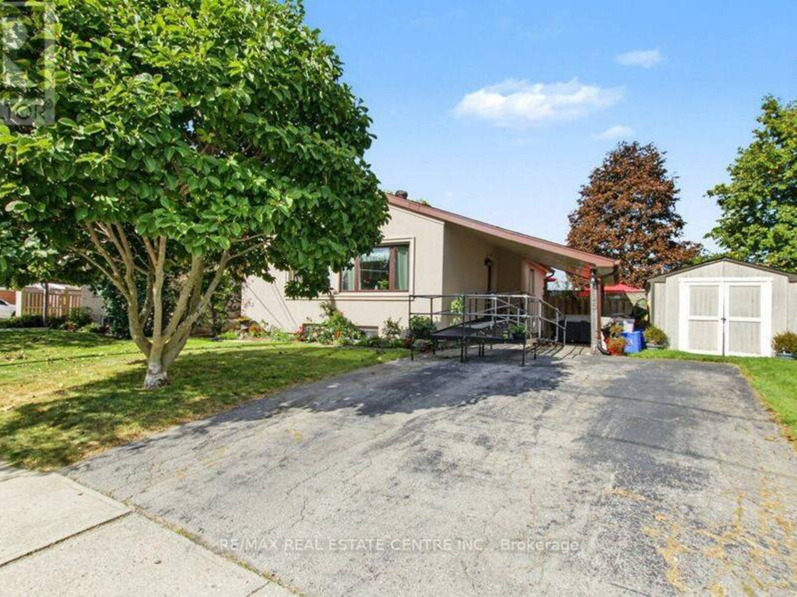 15 NORTON CRESCENT, Halton Hills, Ontario L7P 1G9