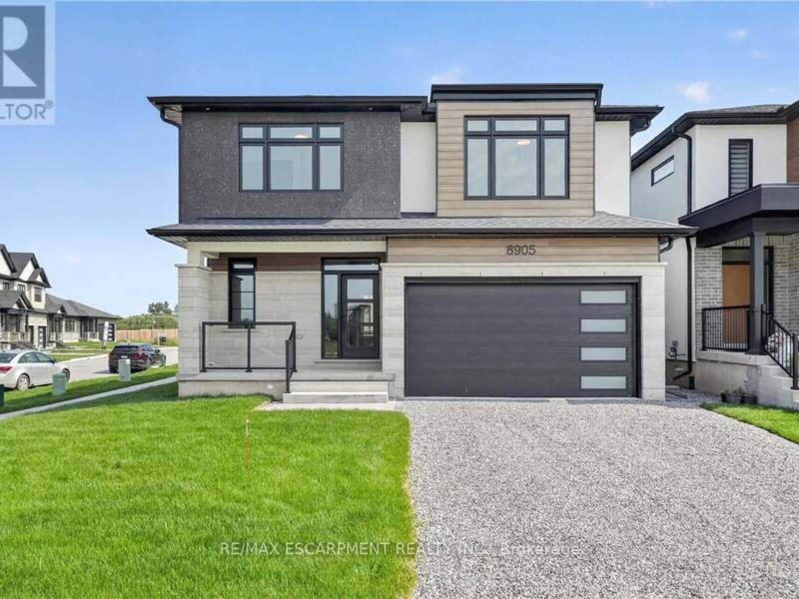 8905 ANGIE DRIVE, Niagara Falls, Ontario L2H 3W8
