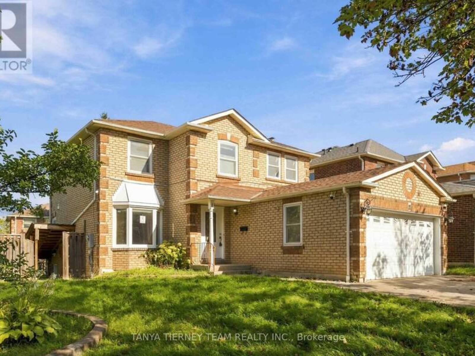11 HUNTER DRIVE, Ajax, Ontario L1T 3M9