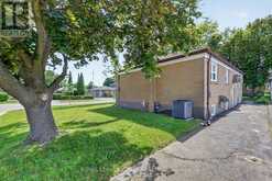 20 ALANBURY CRESCENT | Toronto Ontario | Slide Image Three