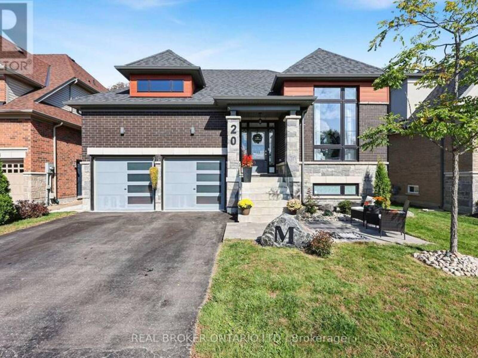 20 BIRKDALE PLACE, Newmarket, Ontario L3Y 0E2