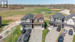 68 WOOD CRESCENT | Angus Ontario | Slide Image Four