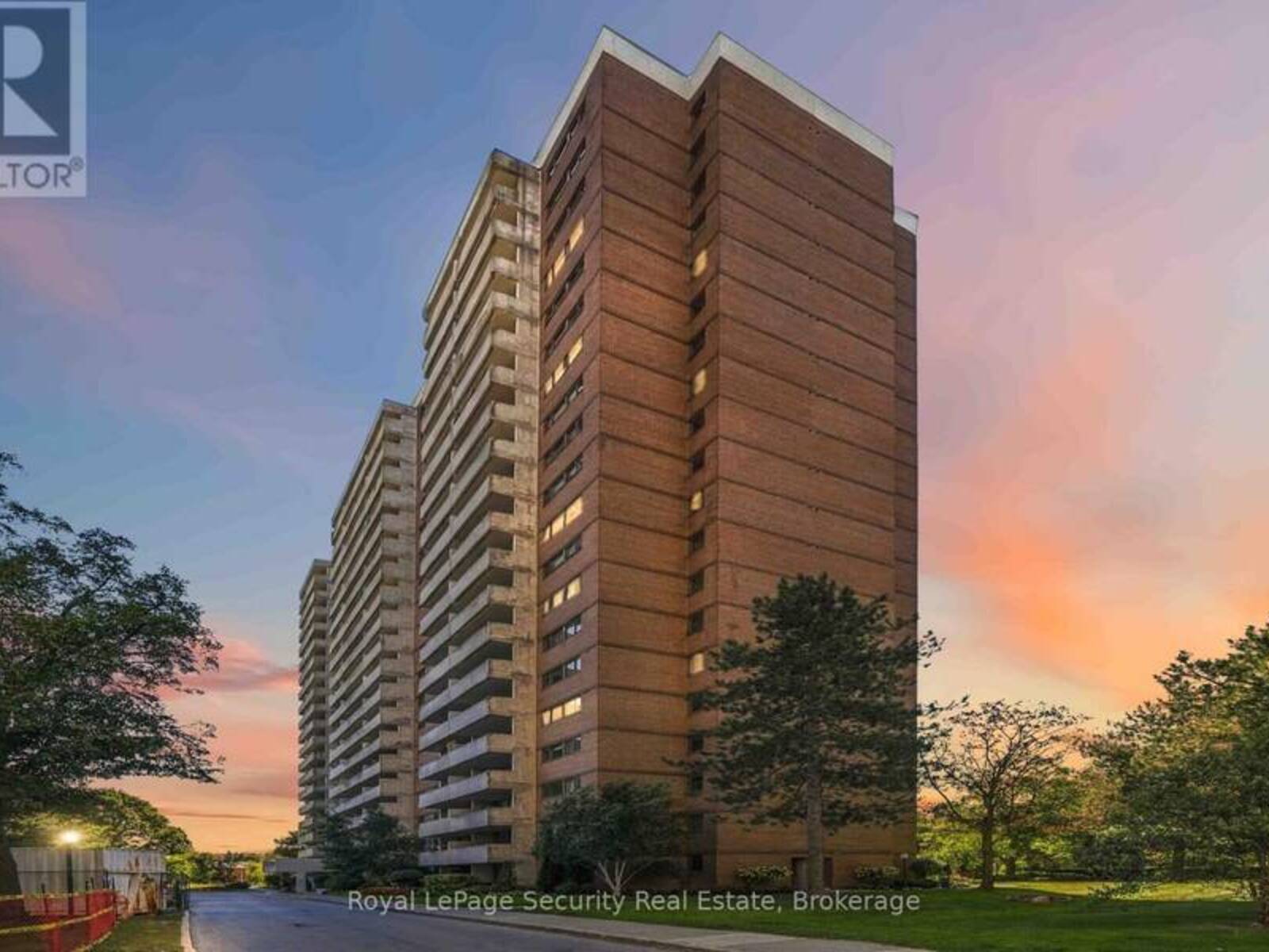 1504 - 250 SCARLETT ROAD, Toronto, Ontario M6N 4X5