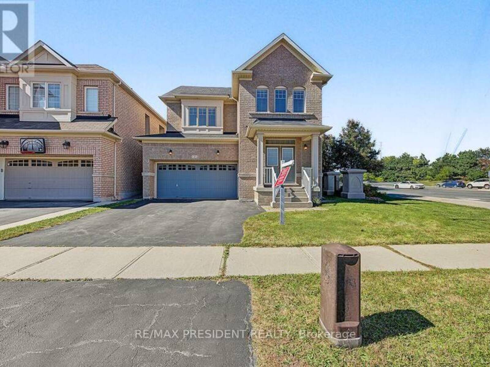 2 ARCHVILLE STREET, Brampton, Ontario L6Y 5Y5