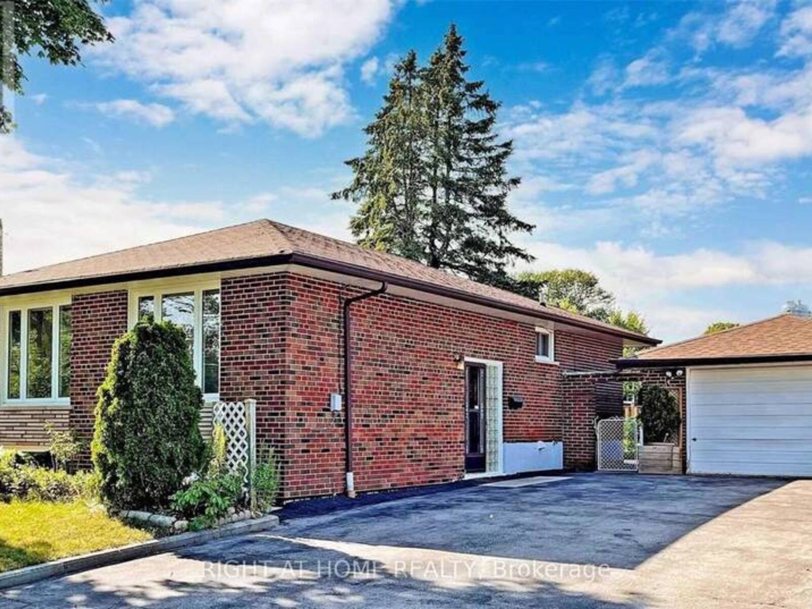 32 BRIMORTON DRIVE, Toronto, Ontario M1P 3Y9