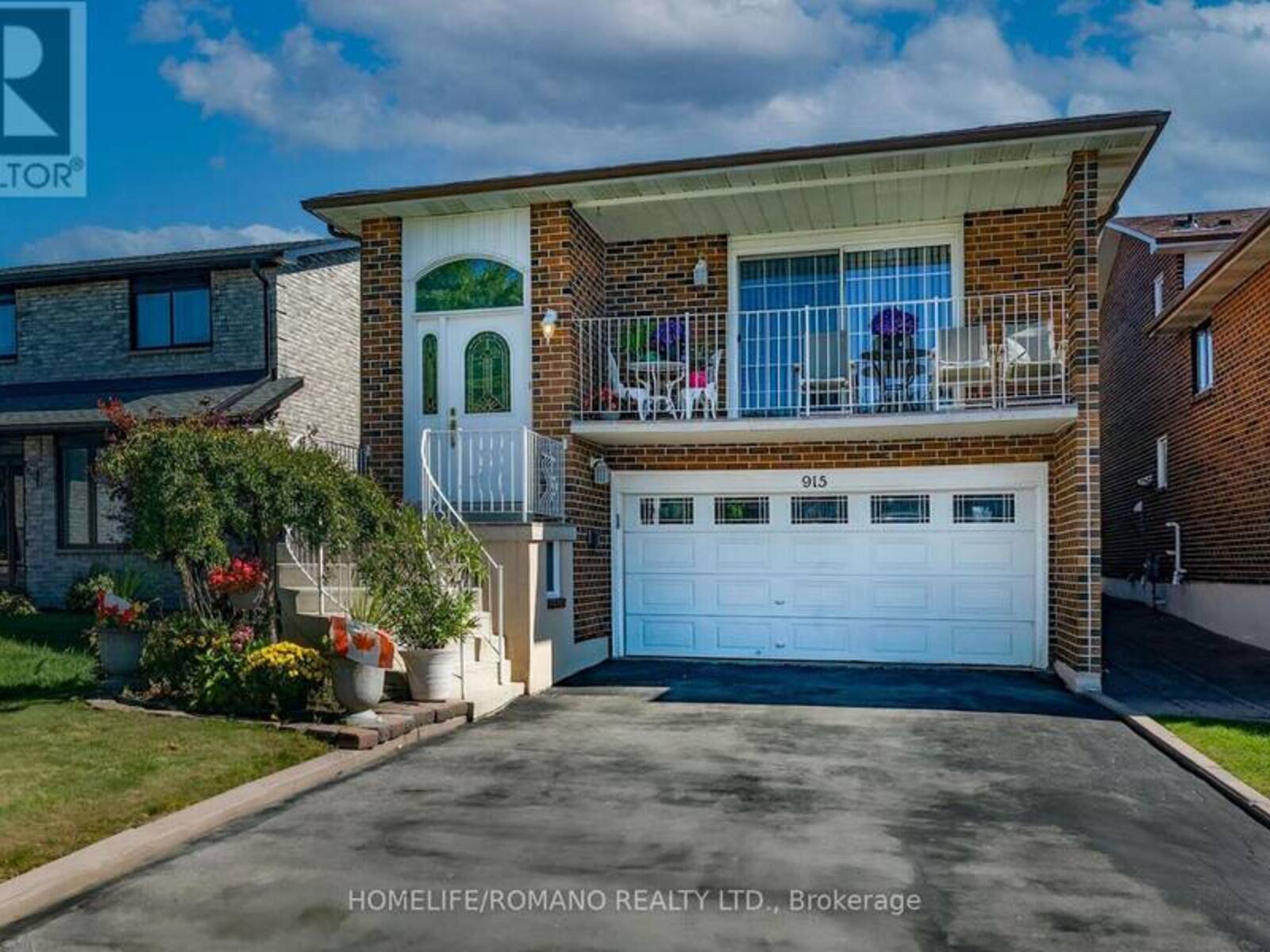 915 LOVINGSTON CRESCENT, Mississauga, Ontario L4W 3S6
