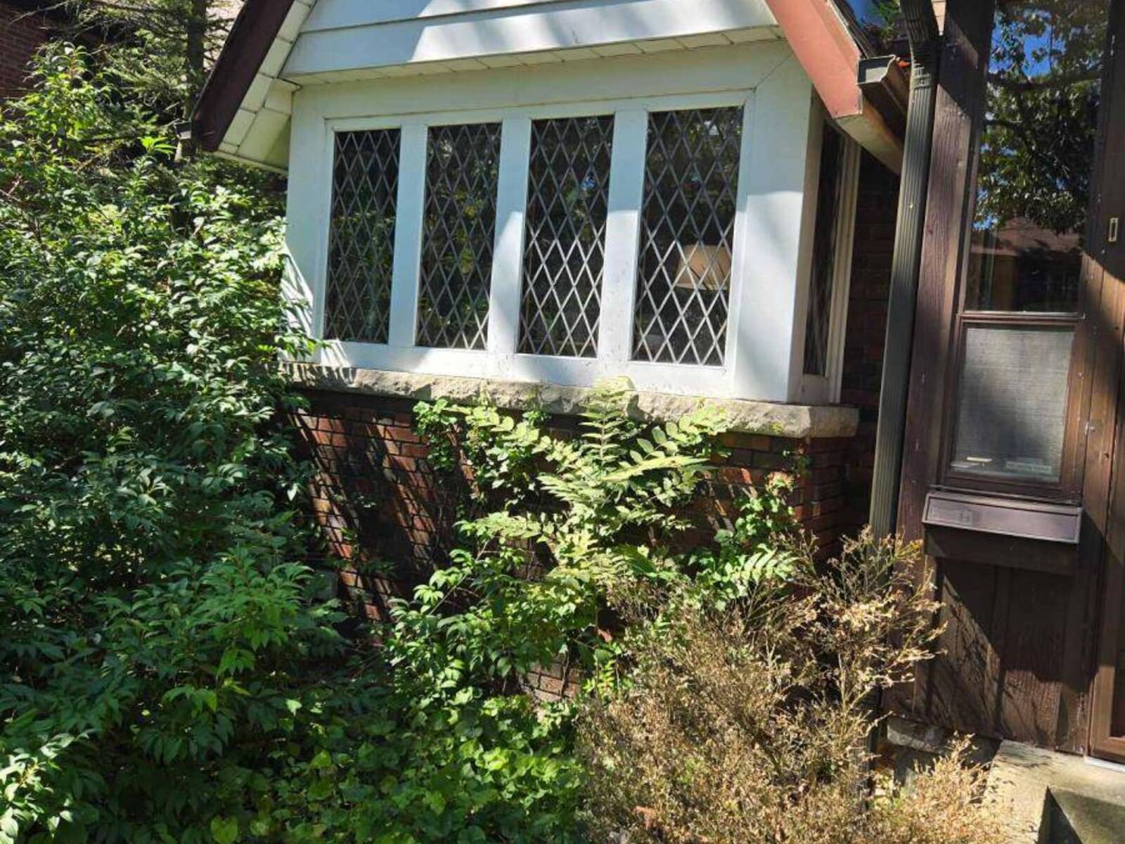 274 INDIAN ROAD, Toronto, Ontario M6R 2X2