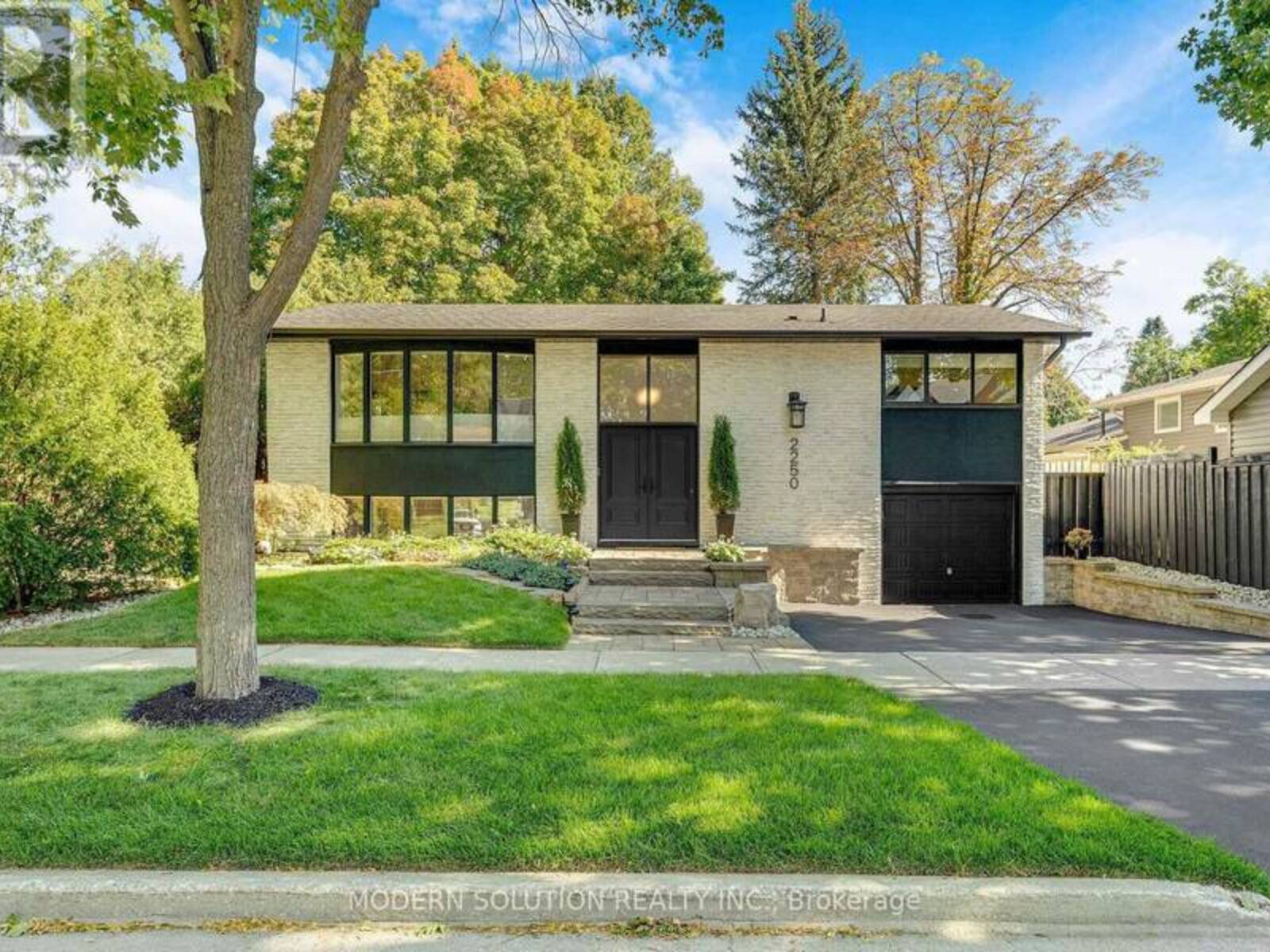 2250 DUNEDIN ROAD, Oakville, Ontario L6J 5V5