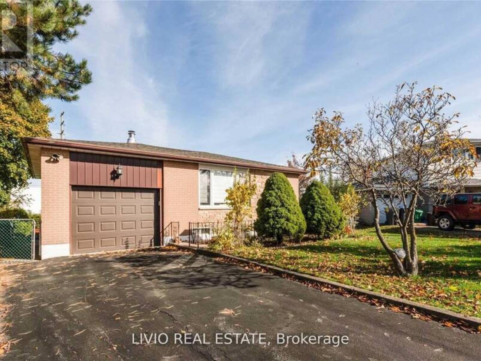 12 FINSBURY DRIVE, Brampton, Ontario L6T 3P9