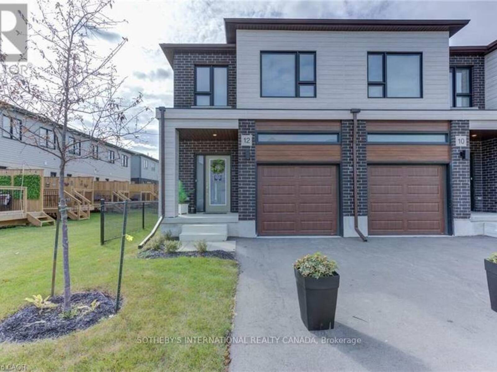 79Q - 72 BUR OAK COMMON, Cambridge, Ontario N1S 0G3