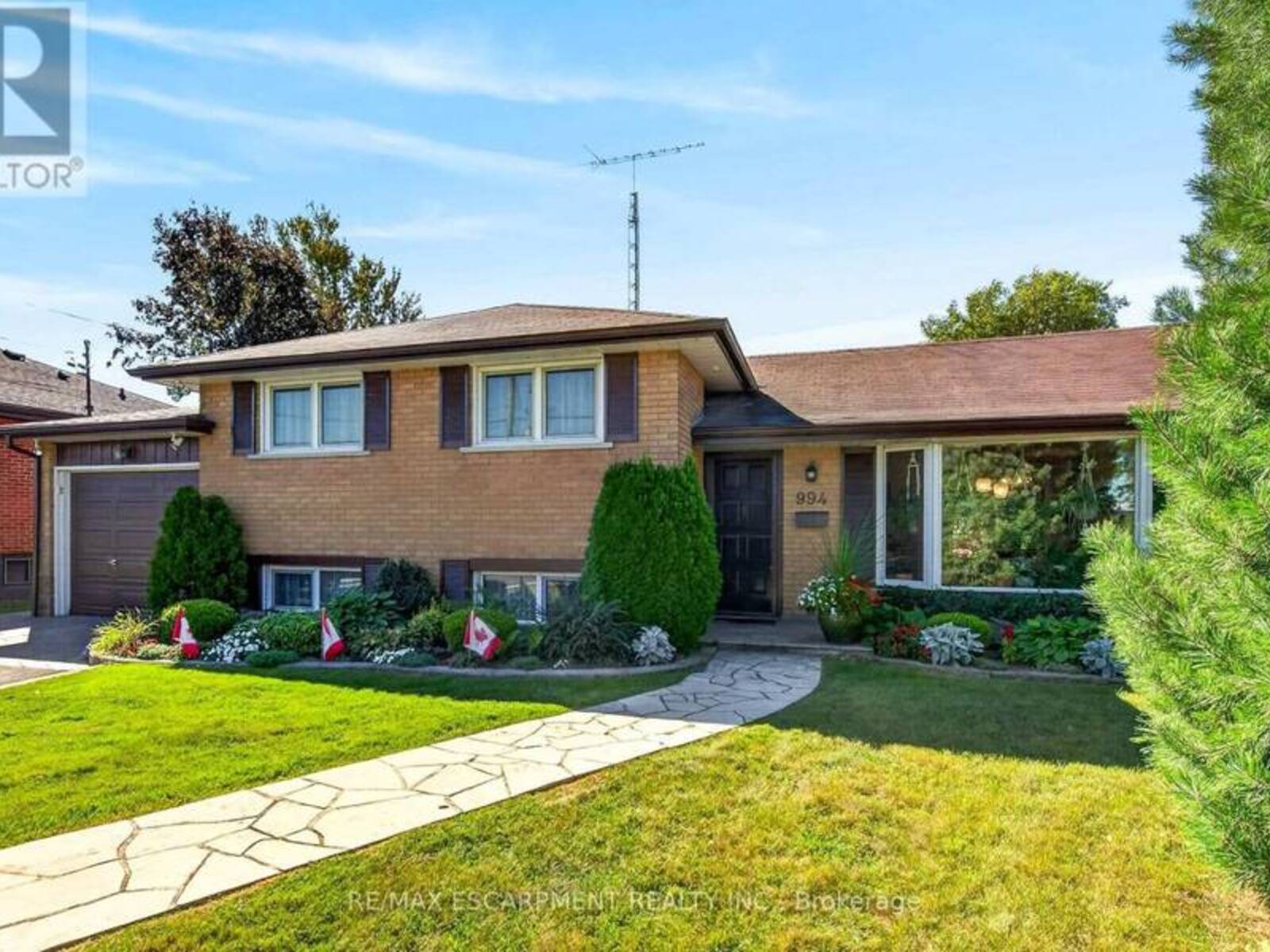 994 BARTON STREET, Hamilton, Ontario L8E 5H3