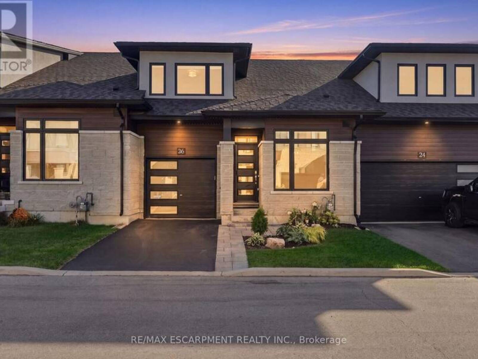 26 BENSLEY LANE, Hamilton, Ontario L9C 0E7