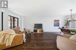 19 BOULDER CRESCENT | Guelph Ontario | Slide Image Fifteen