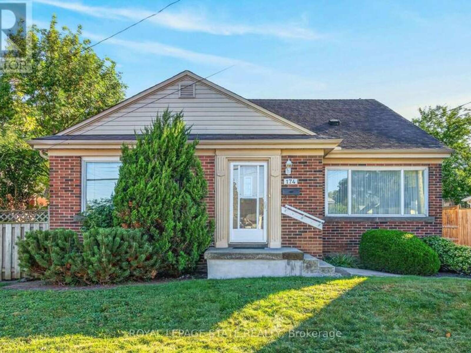 174 MONTROSE AVENUE, Hamilton, Ontario L8K 4Y9