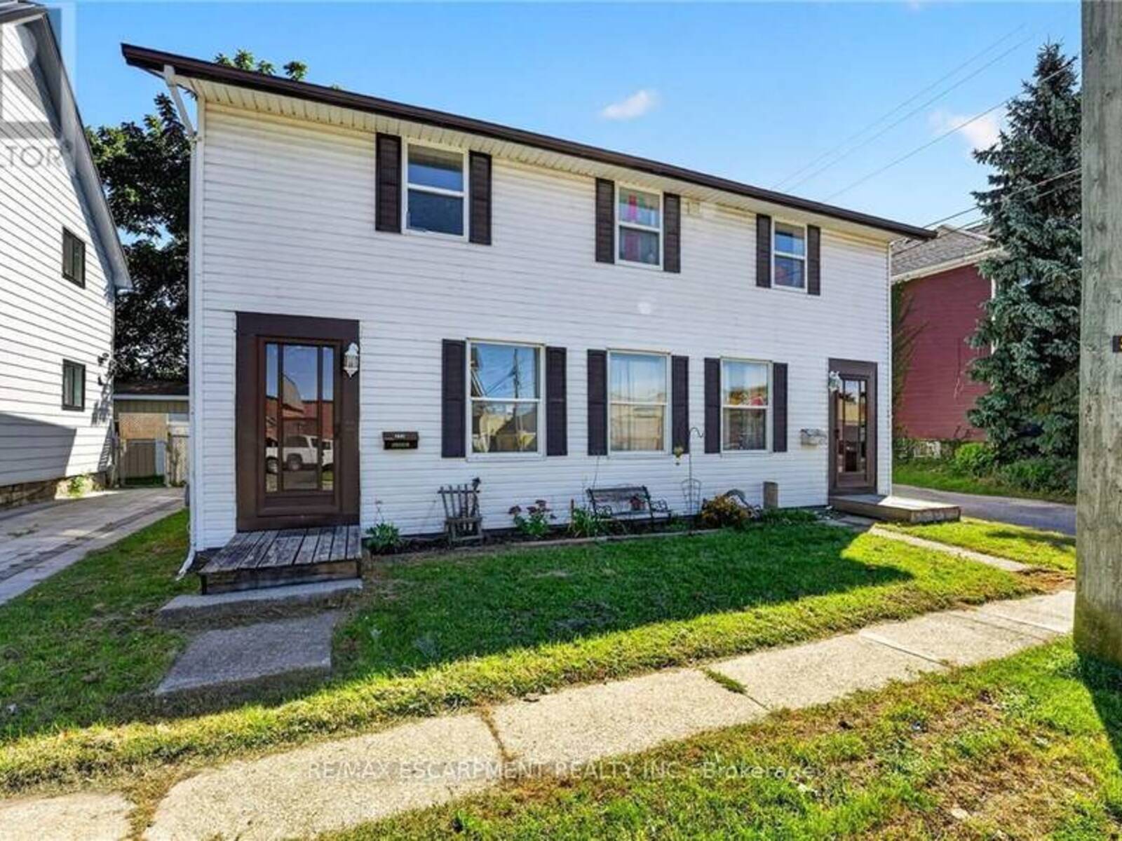 213-215 MAPLE STREET, Dunnville, Ontario N1A 2G3