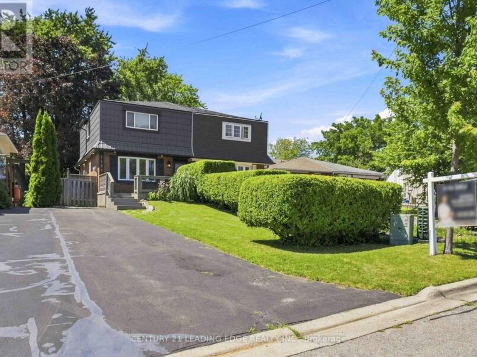 1128 VALLEY COURT N, Oshawa, Ontario L1J 3M5