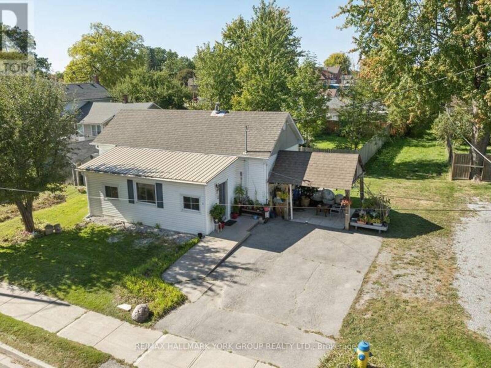16 SNOOKS ROAD, Georgina, Ontario L0E 1R0