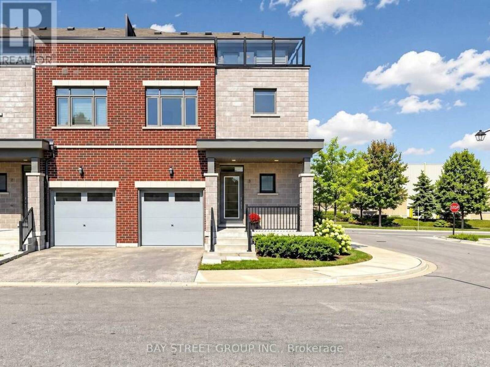 2 LONGSHORE WAY, Whitby, Ontario L1N 0M1