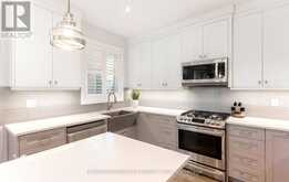 3330 RASPBERRY BUSH TRAIL | Oakville Ontario | Slide Image Ten