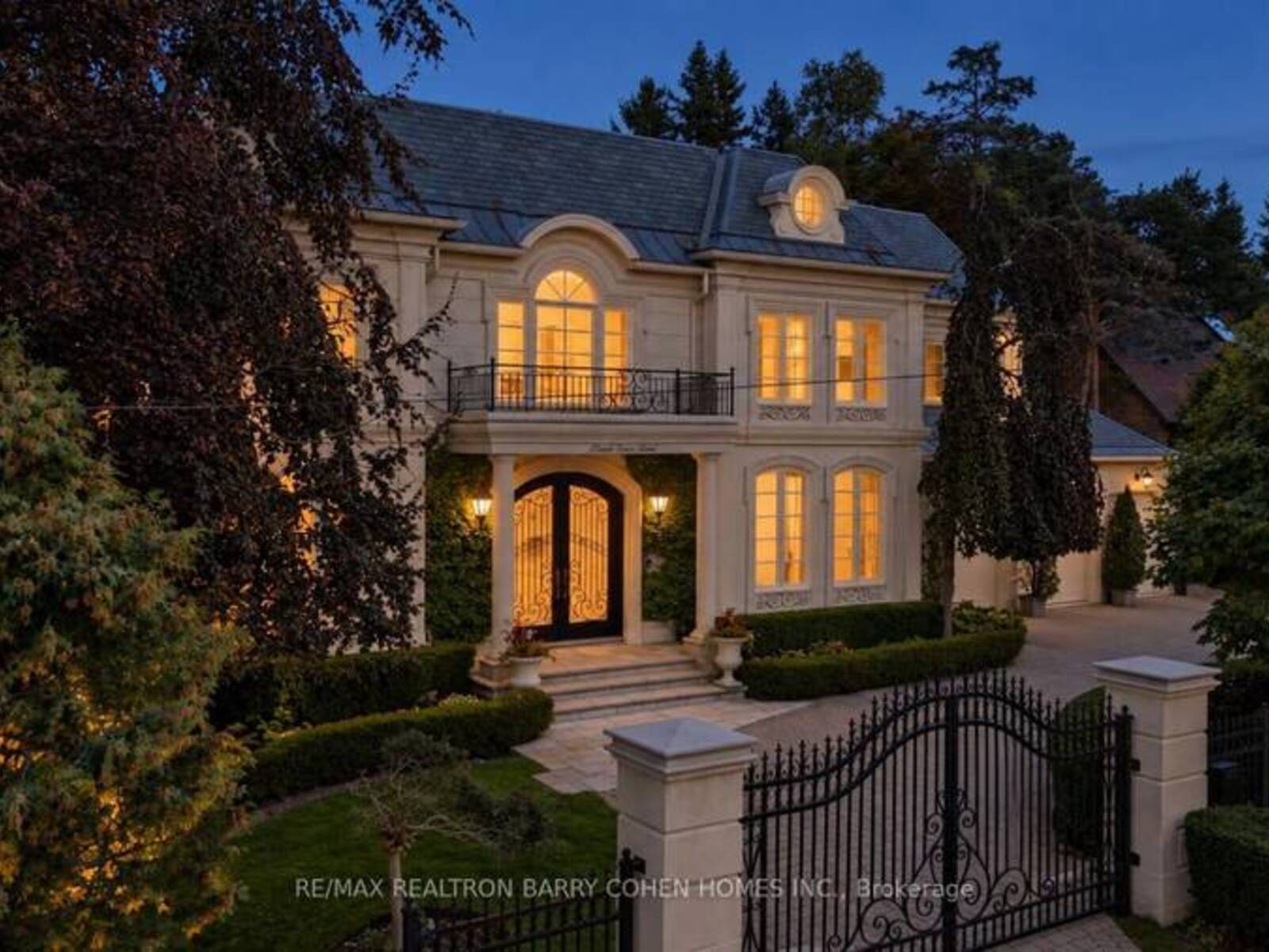 11 DOON ROAD, Toronto, Ontario M2L 1M1
