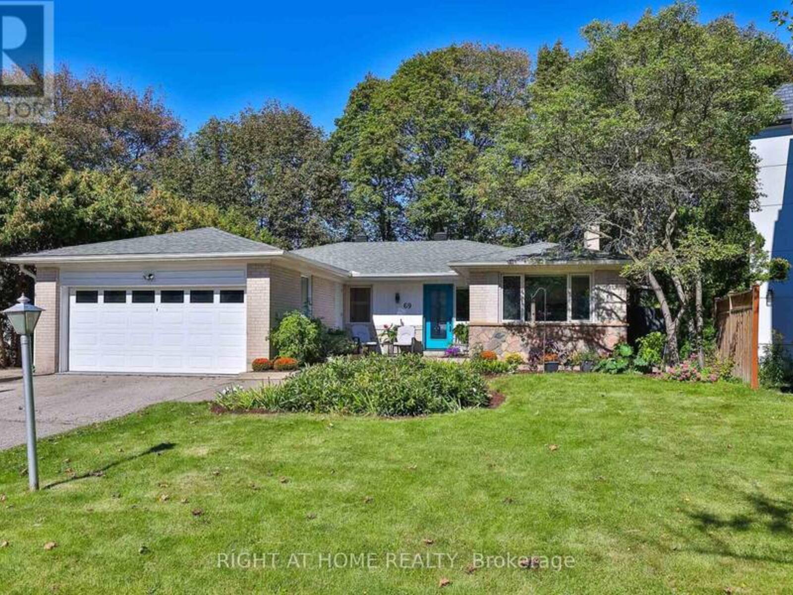 69 MONTRESSOR DRIVE, Toronto, Ontario M2P 1Z3