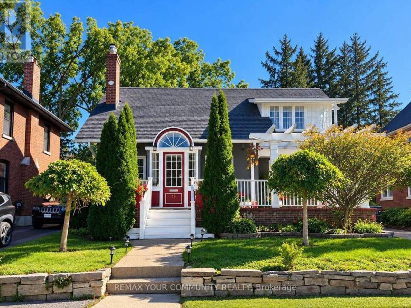 19 MARK STREET, Aurora, Ontario L4G 1W2