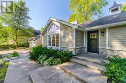 1037 LAKESHORE ROAD W | Oakville Ontario | Slide Image Five