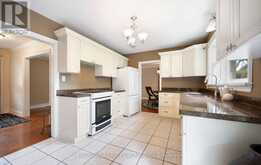 4334 SPRUCE AVENUE | Burlington Ontario | Slide Image Eighteen